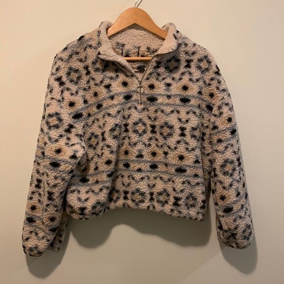Love Tree - Sherpa Cropped Pullover​​​ - Picture 1 of 3
